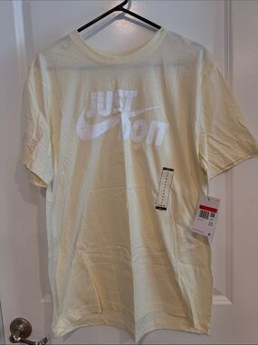 Nike Men's 'Just Do It' Crewneck T-Shirt - Light Yellow